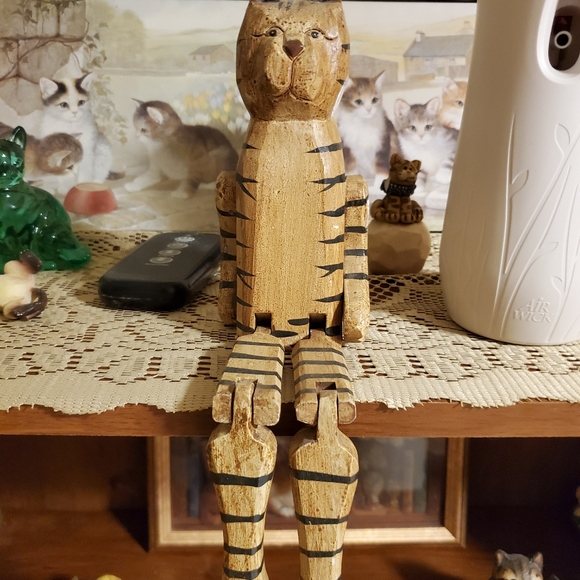 Wooden Cat - Picture 1 of 1